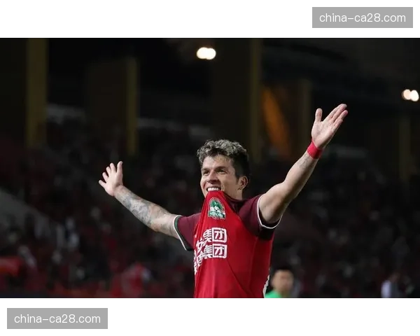 乌龙球！热那亚后卫回传失误，直接将球踢入自家大门