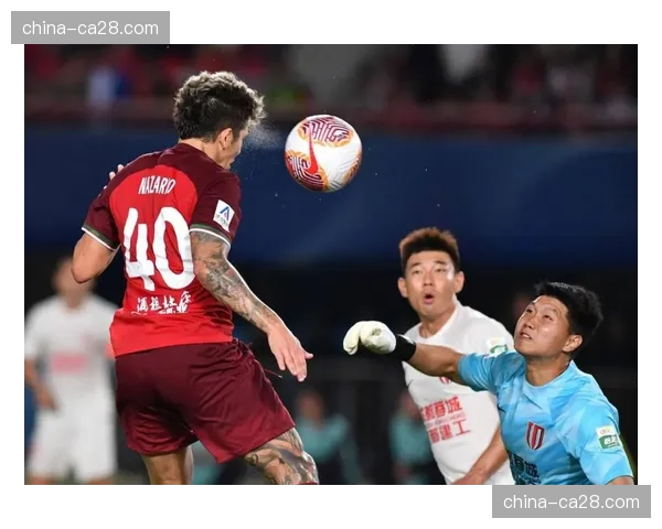 【2026年4月中超联赛·赛中·消息上海海港1-0小胜山东泰山，哈维尔-佩雷拉高位逼抢战术显成效